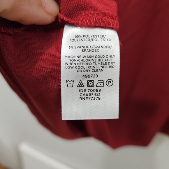 Bundle Of Ann Taylor Cut Out Sleeve/Shoulder Tops in Wine and Black Size Medium - Picture 6 of 15